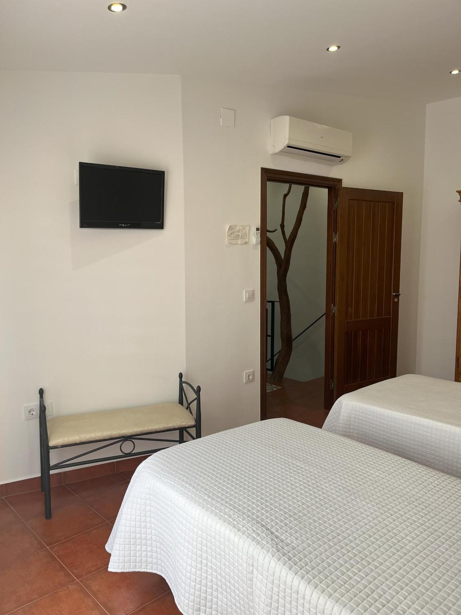 Casa Rural Las Pelliquerinas Almoharin ภายนอก รูปภาพ