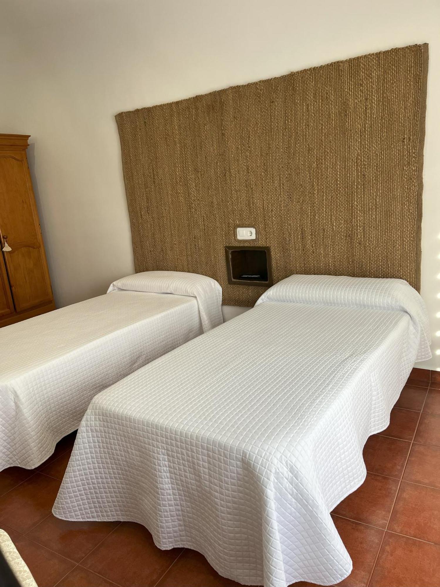 Casa Rural Las Pelliquerinas Almoharin ภายนอก รูปภาพ